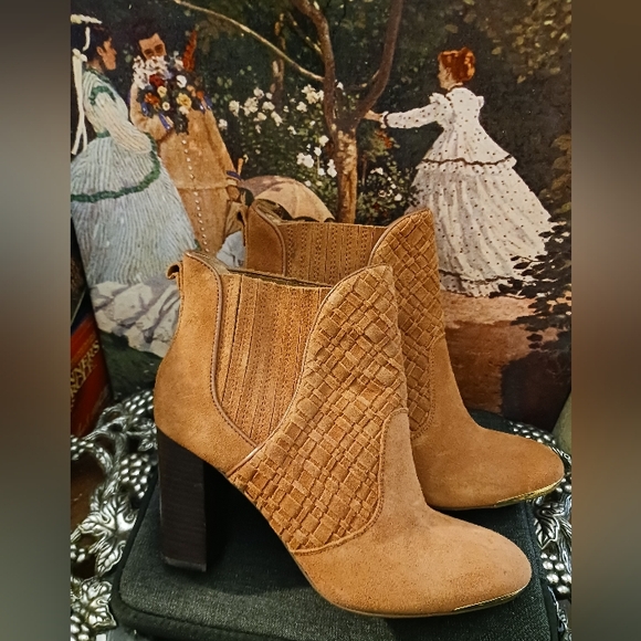 💐👢ELLIOTT LUCCA ICONIC BOOTS👢🎋SIZE 8.5,A FABULOUS GIFT ITEM.🎁 - Picture 13 of 16